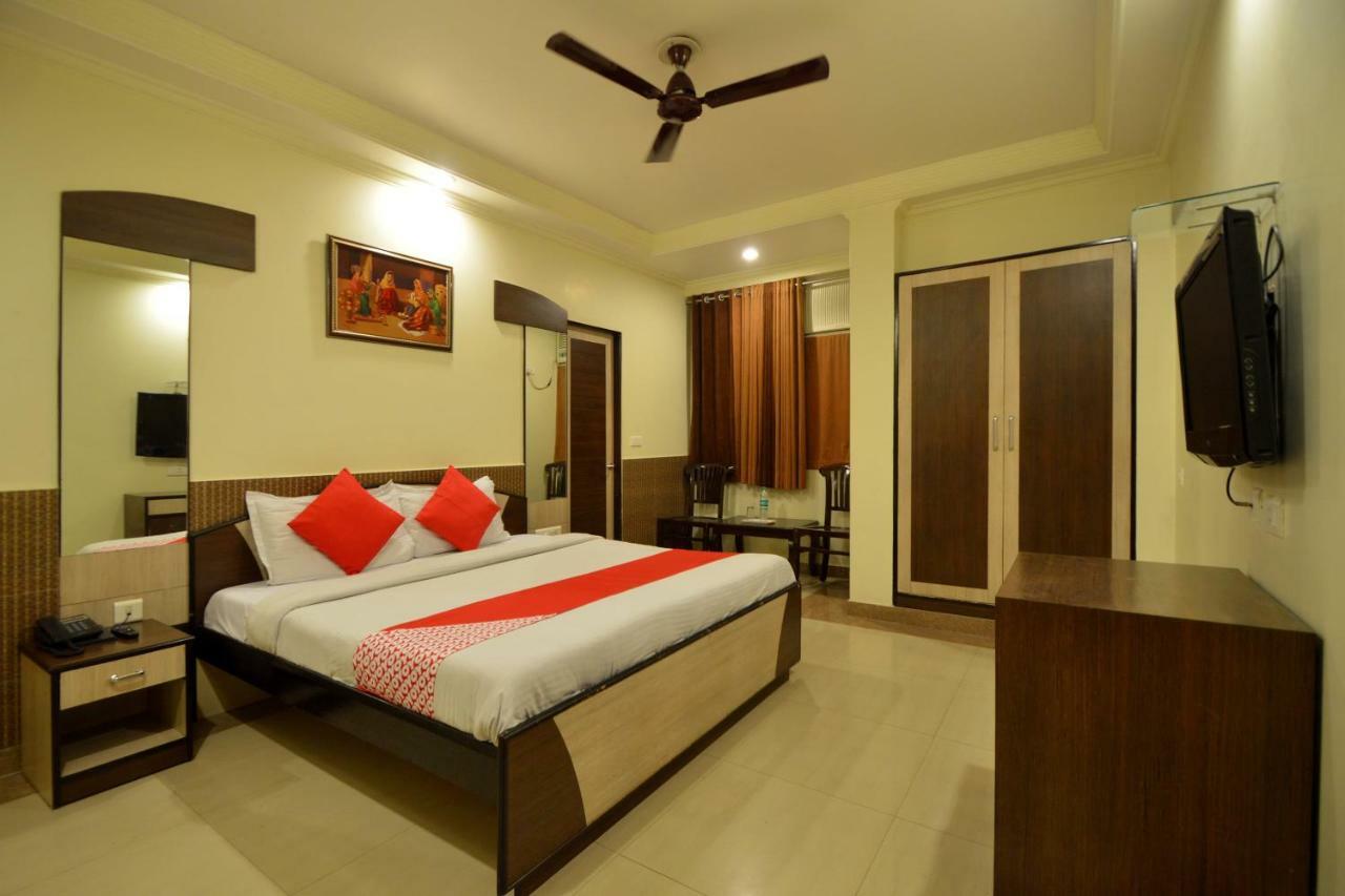 Oyo 23608 Fun Hotel 3*